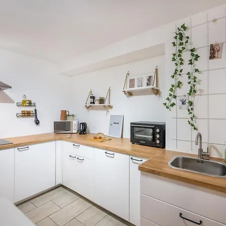 140qm 3br - Central, Cozy And Stylish *